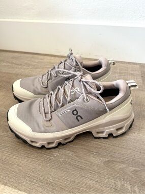 On Cloudrock Low WP Waterproof  Mauve / Taupe Size 8 Men's Hiking Shoes